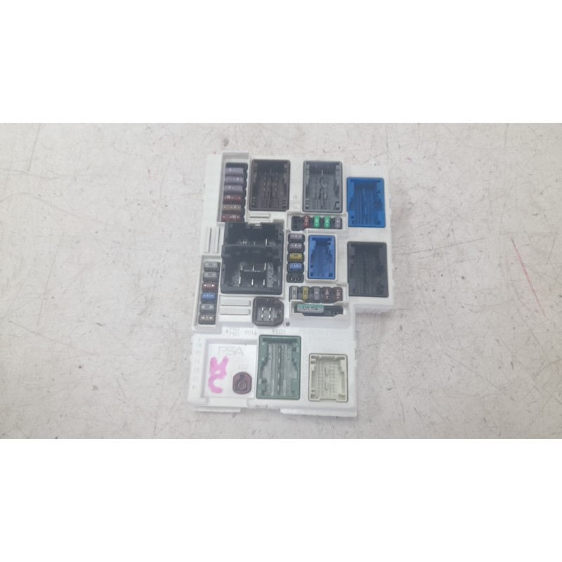 Recambio de caja reles / fusibles para peugeot 308 iii (fb_, fh_, fp_, f3_, fm_) bluehdi 130 (fbyhzl, fbyhzt) referencia OEM IAM