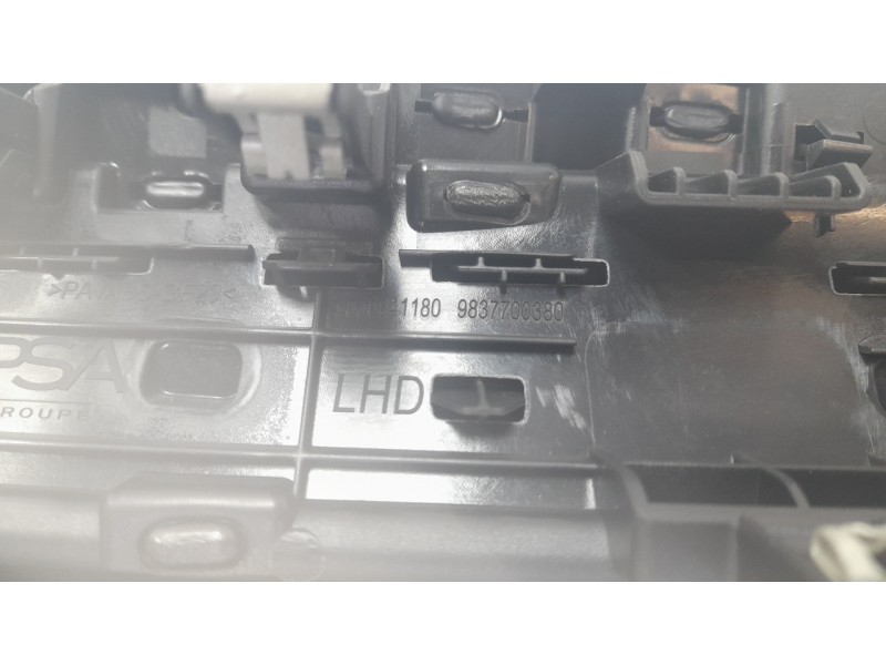 Recambio de aireador central para peugeot 308 iii (fb_, fh_, fp_, f3_, fm_) bluehdi 130 (fbyhzl, fbyhzt) referencia OEM IAM 9836