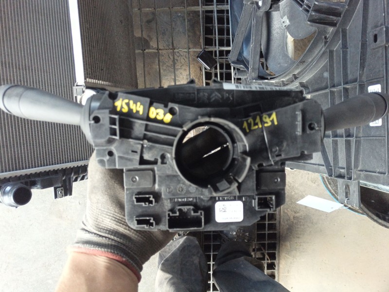 Recambio de mando multifuncion para peugeot 308 iii (fb_, fh_, fp_, f3_, fm_) bluehdi 130 (fbyhzl, fbyhzt) referencia OEM IAM   