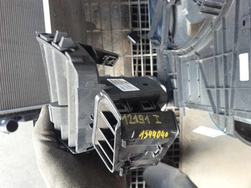Recambio de rejilla aireadora para peugeot 308 iii (fb_, fh_, fp_, f3_, fm_) bluehdi 130 (fbyhzl, fbyhzt) referencia OEM IAM 983