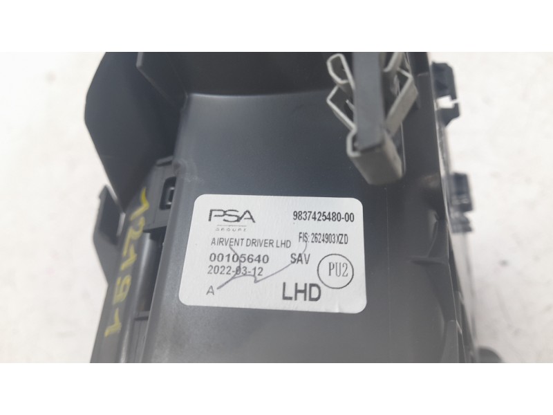 Recambio de rejilla aireadora para peugeot 308 iii (fb_, fh_, fp_, f3_, fm_) bluehdi 130 (fbyhzl, fbyhzt) referencia OEM IAM 983