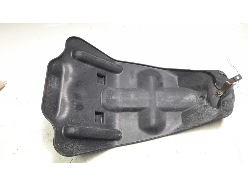 Recambio de guardabarros trasero para mash storia ht125t-24 referencia OEM IAM 65155EGB00  