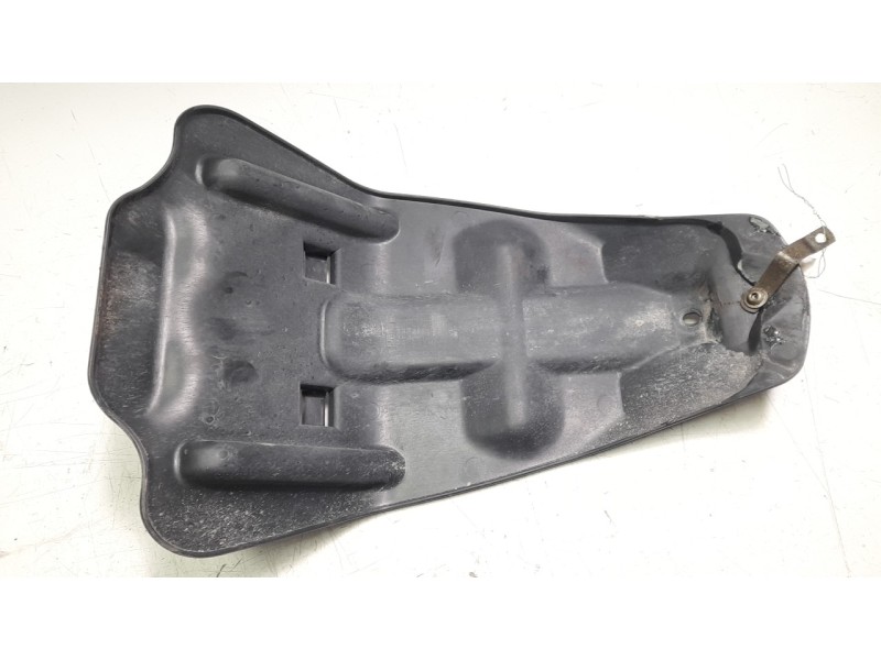 Recambio de guardabarros trasero para mash storia ht125t-24 referencia OEM IAM 65155EGB00  