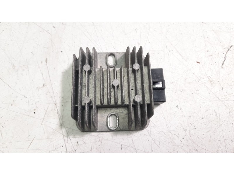 Recambio de regulador de corriente para mash storia ht125t-24 referencia OEM IAM 9630000B00125  