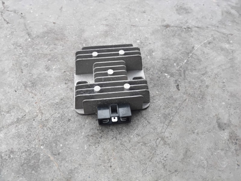 Recambio de regulador de corriente para mash storia ht125t-24 referencia OEM IAM 9630000B00125  