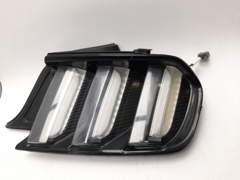 Recambio de piloto trasero derecho para ford mustang gt referencia OEM IAM GR3B13B504A  