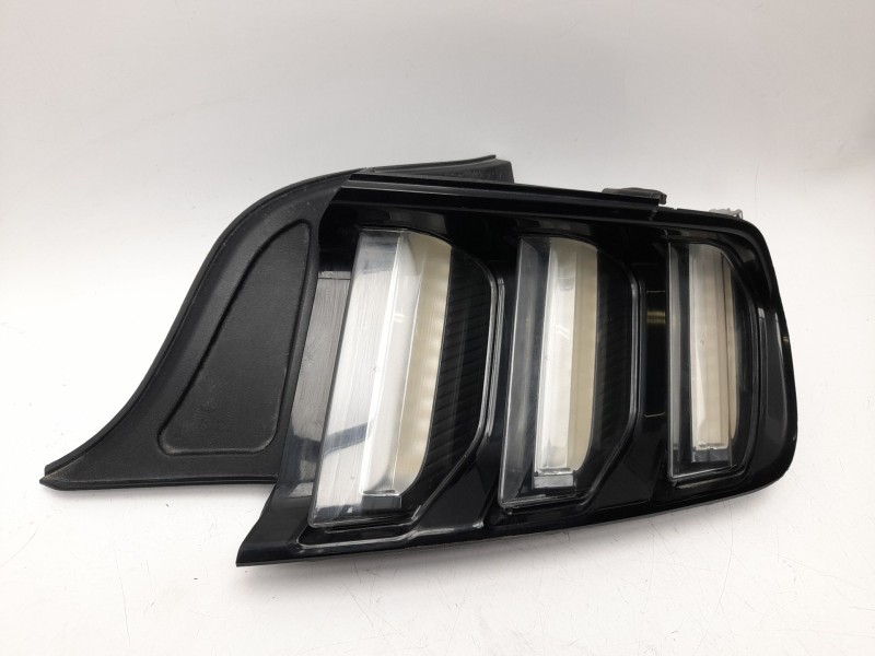 Recambio de piloto trasero derecho para ford mustang gt referencia OEM IAM GR3B13B504A  