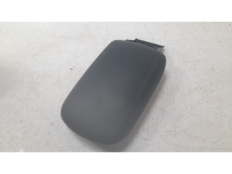Recambio de apoyabrazos central para hyundai i30 (pd) tecno mild-hybrid referencia OEM IAM 84660G4000  