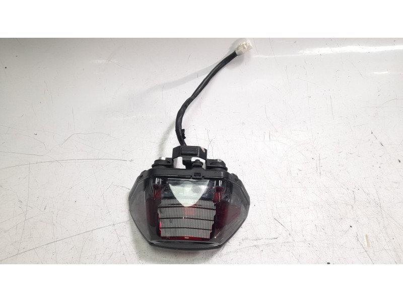 Recambio de piloto trasero central para yamaha xsr 900 referencia OEM IAM BEA847000000  