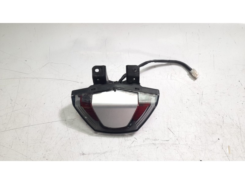 Recambio de piloto trasero central para yamaha xsr 900 referencia OEM IAM BEA847000000  