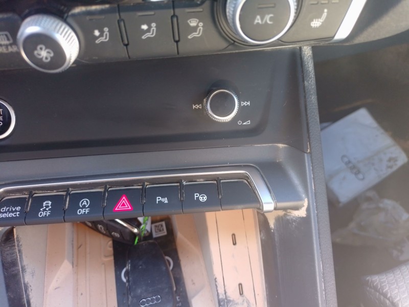 Recambio de pantalla multifuncion para audi q3 sportback (f3n) 35 tdi referencia OEM IAM   