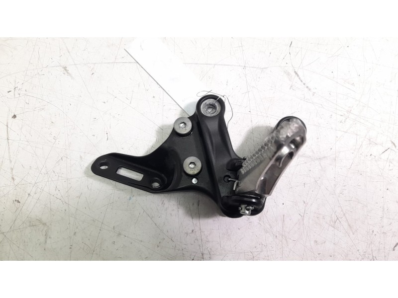 Recambio de estribo lateral para yamaha xsr 900 referencia OEM IAM BEA274430000  