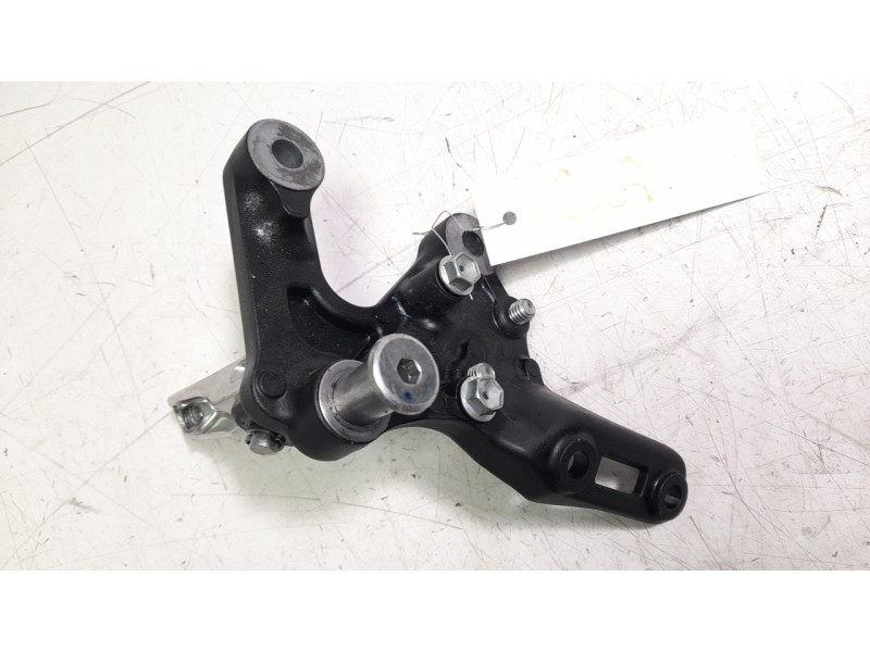 Recambio de estribo lateral para yamaha xsr 900 referencia OEM IAM BEA274430000  