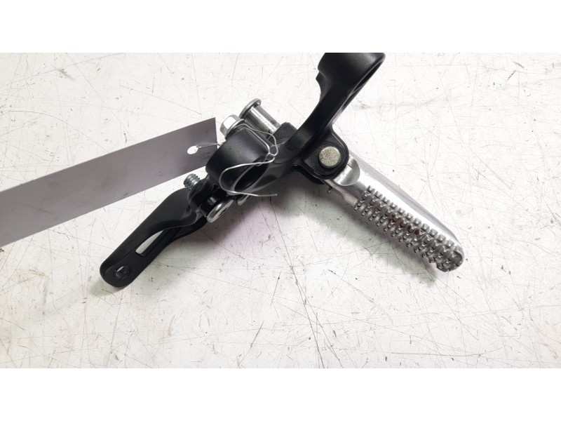 Recambio de estribo lateral para yamaha xsr 900 referencia OEM IAM BEA274430000  