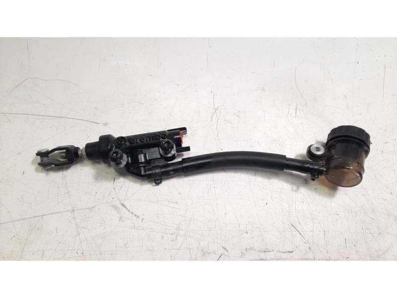 Recambio de bomba freno trasera para yamaha xsr 900 referencia OEM IAM BEA2583V0100  