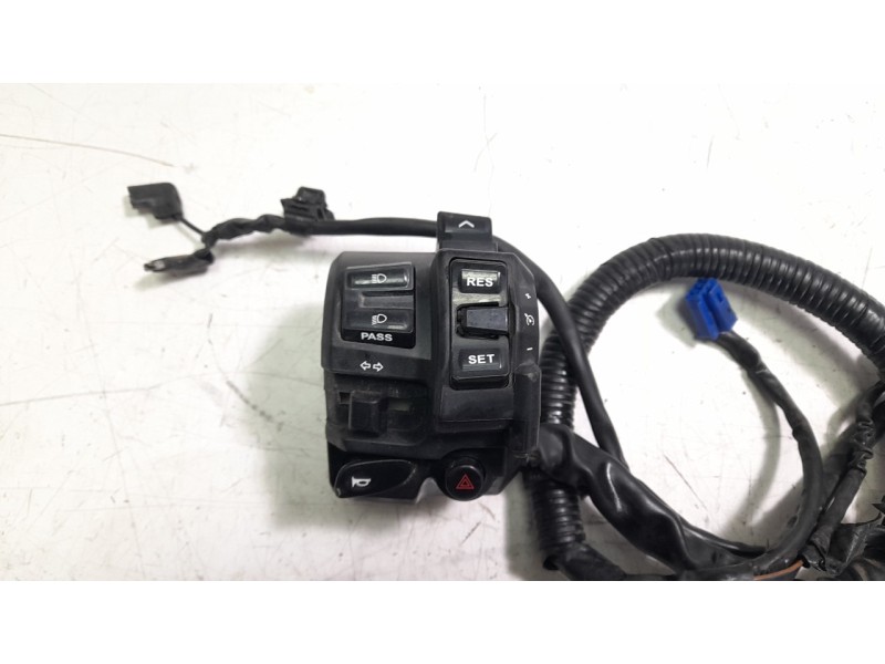 Recambio de piña luces izquierda para yamaha xsr 900 referencia OEM IAM BEA8291R0000  