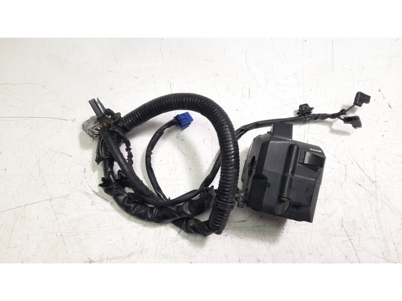 Recambio de piña luces izquierda para yamaha xsr 900 referencia OEM IAM BEA8291R0000  