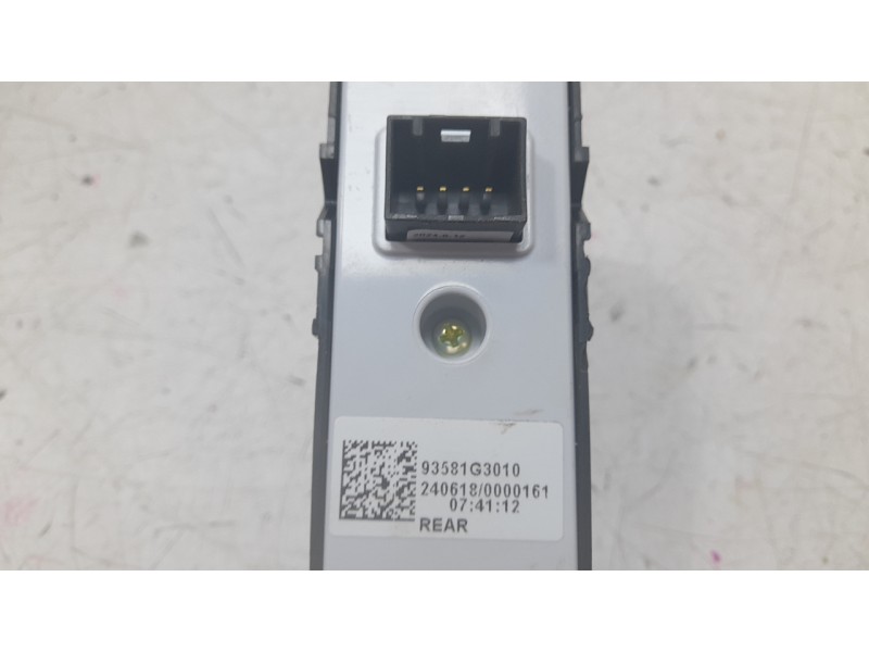 Recambio de mando elevalunas delantero derecho para hyundai i30 (pd) tecno mild-hybrid referencia OEM IAM 93581G3010  