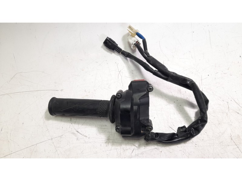 Recambio de piña luces derecha para yamaha xsr 900 referencia OEM IAM BEA8397200  
