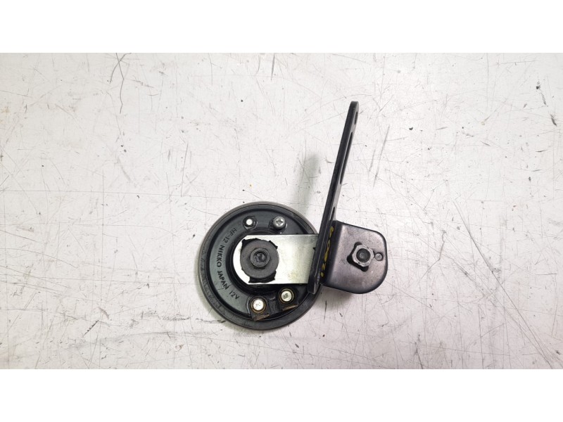 Recambio de claxon para yamaha xsr 900 referencia OEM IAM BEA833710000  