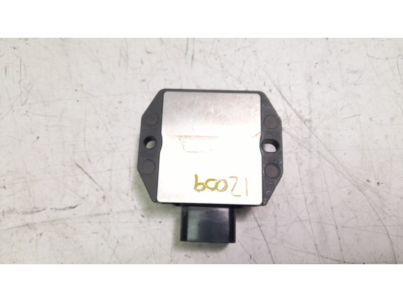 Recambio de regulador de corriente para yamaha xsr 900 referencia OEM IAM FH022BA  