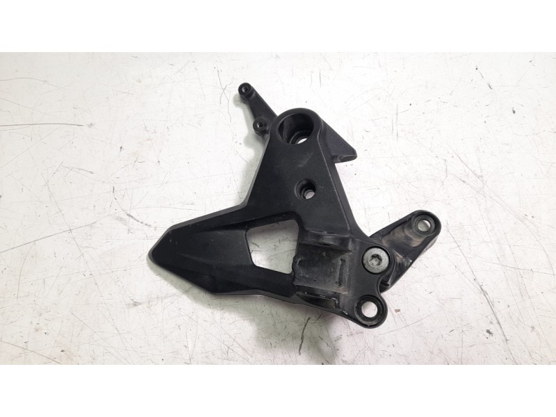 Recambio de estribo lateral para ktm 790 adventure referencia OEM IAM 63503039000  
