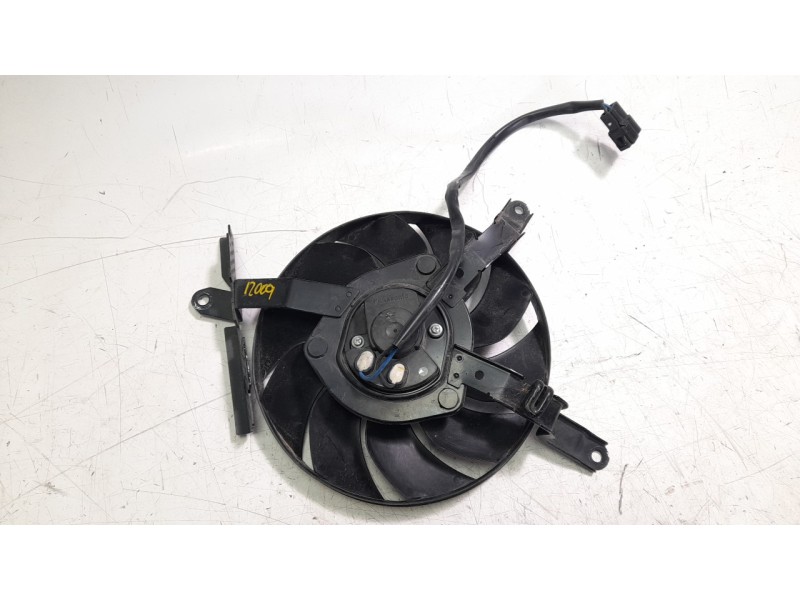 Recambio de electroventilador para yamaha xsr 900 referencia OEM IAM BME124050100  