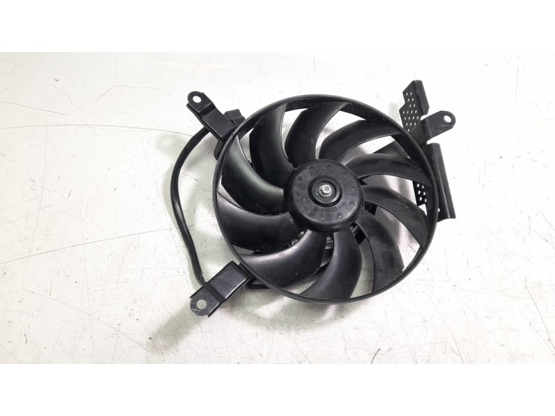 Recambio de electroventilador para yamaha xsr 900 referencia OEM IAM BME124050100  