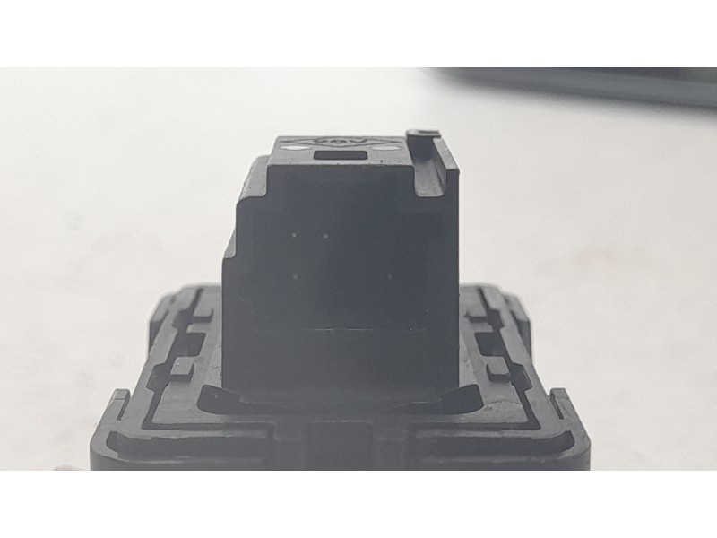 Recambio de mando elevalunas delantero derecho para renault clio v (b7_) 1.5 blue dci 85 (b7ag) referencia OEM IAM 254013877R  I