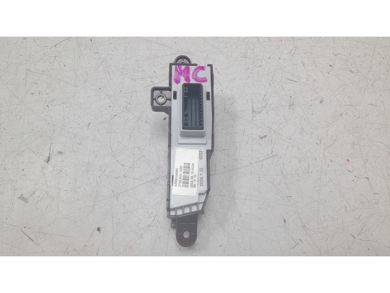 Recambio de interruptor para hyundai i30 (pd) tecno mild-hybrid referencia OEM IAM 93300G4350  