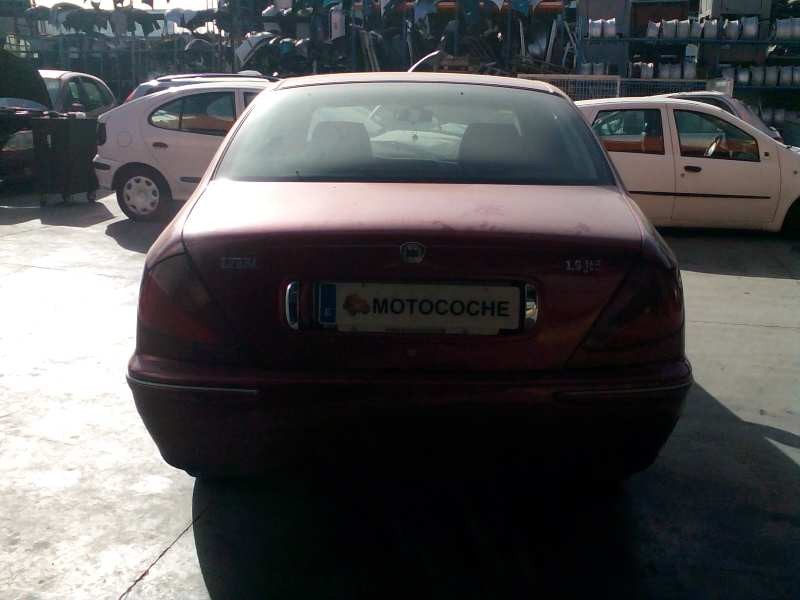 lancia lybra berlina del año 2000