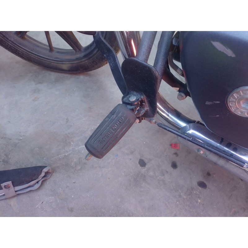 Recambio de estribera izquierda para royal enfield super meteor 650 super meteor 650 referencia OEM IAM   