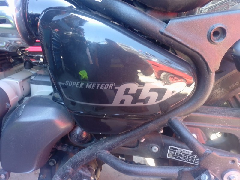 Recambio de moldura para royal enfield super meteor 650 super meteor 650 referencia OEM IAM   