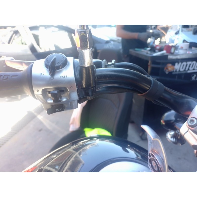 Recambio de piña luces izquierda para royal enfield super meteor 650 super meteor 650 referencia OEM IAM   
