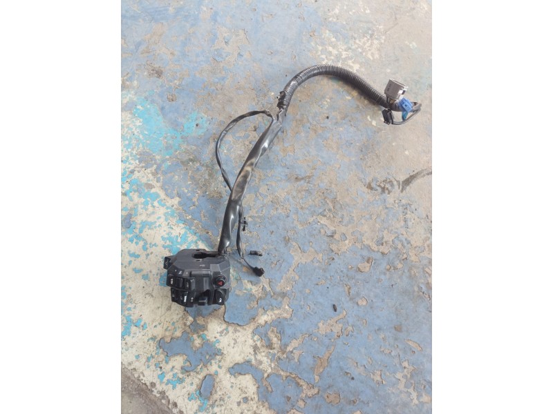 Recambio de piña luces izquierda para yamaha tracer tracer 9 (rn70) referencia OEM IAM B5U839540100  