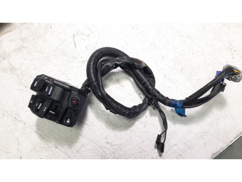 Recambio de piña luces izquierda para yamaha tracer tracer 9 (rn70) referencia OEM IAM B5U839540100  