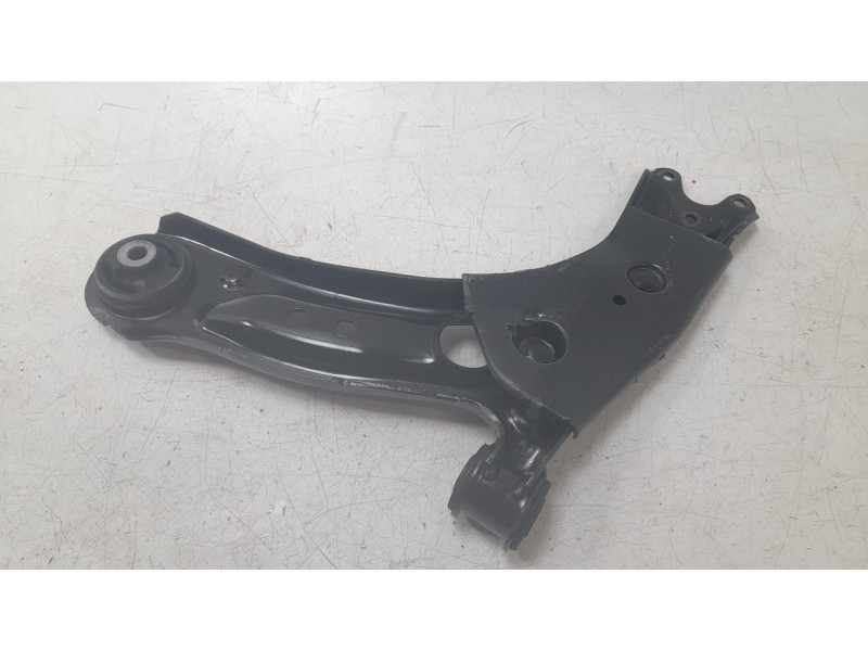 Recambio de brazo suspension superior delantero izquierdo para skoda octavia iv (nx3, nn3, pv3) 2.0 tdi referencia OEM IAM 5WA40