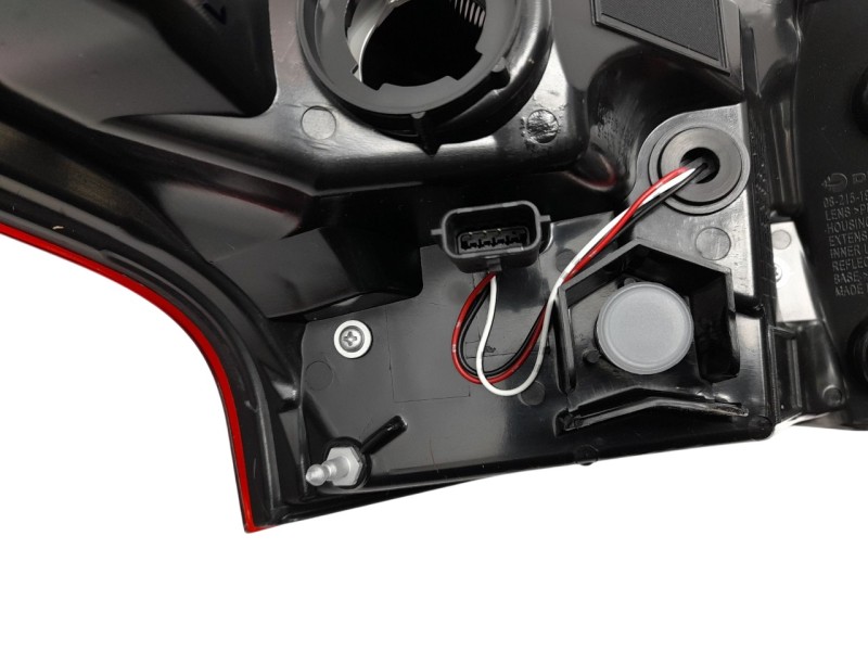 Recambio de piloto trasero derecho para nissan qashqai (j11) referencia OEM IAM 26550HV00A  108806250/16529222/3120526/DS7134153