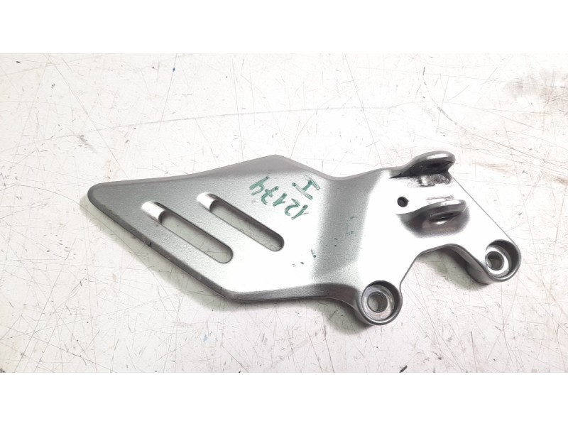 Recambio de estribos laterales para yamaha tracer tracer 9 (rn70) referencia OEM IAM B7N274420000  