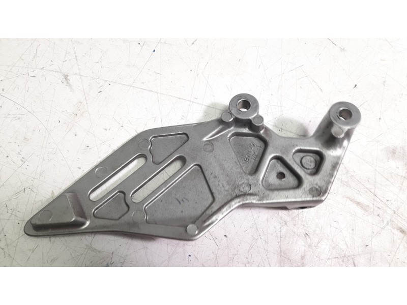 Recambio de estribos laterales para yamaha tracer tracer 9 (rn70) referencia OEM IAM B7N274420000  