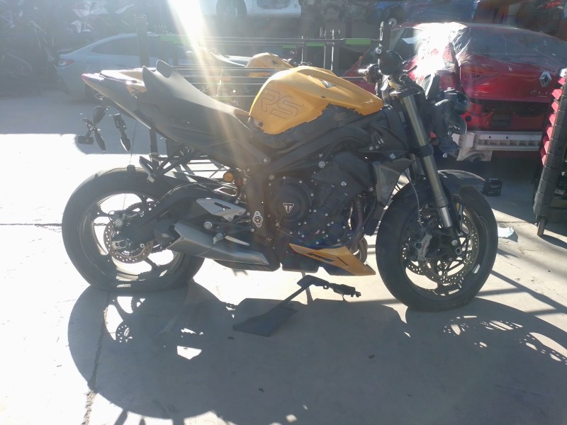 triumph street triple 765 rs del año 2025