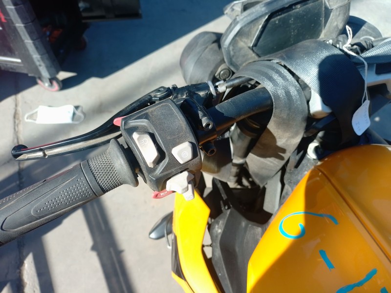 Recambio de piña luces izquierda para triumph street triple 765 rs street triple 765 rs referencia OEM IAM   