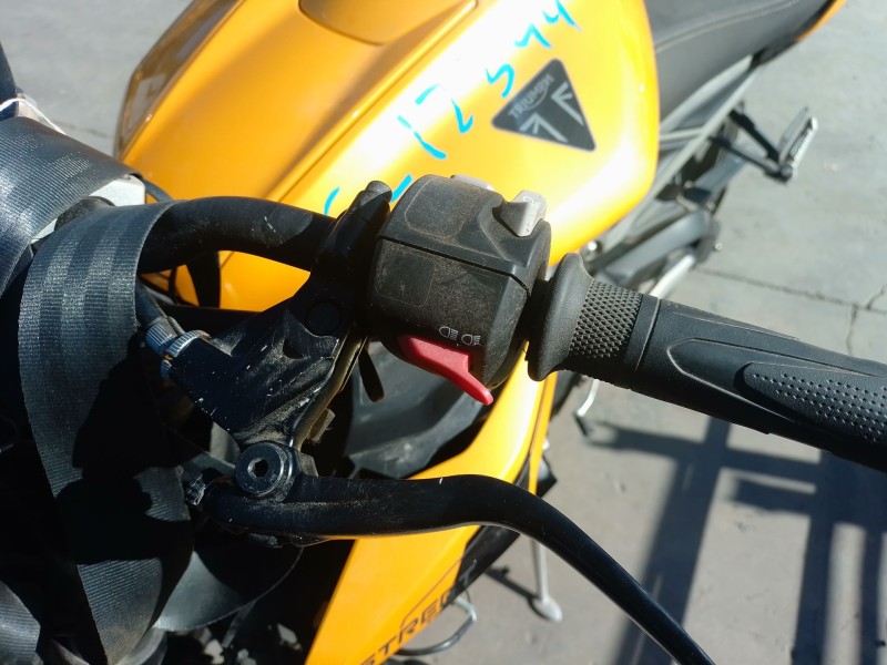 Recambio de piña luces izquierda para triumph street triple 765 rs street triple 765 rs referencia OEM IAM   
