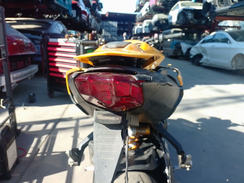 Recambio de piloto trasero central para triumph street triple 765 rs street triple 765 rs referencia OEM IAM   