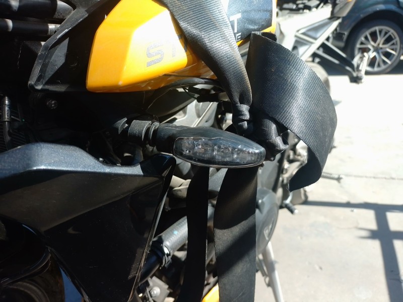 Recambio de piloto delantero izquierdo para triumph street triple 765 rs street triple 765 rs referencia OEM IAM   