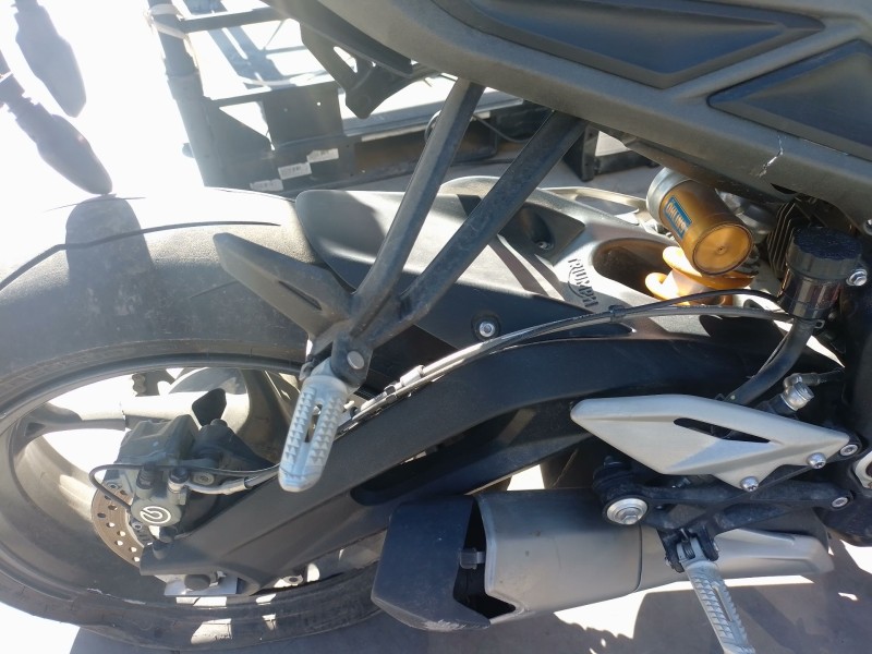 Recambio de estribera derecha para triumph street triple 765 rs street triple 765 rs referencia OEM IAM   