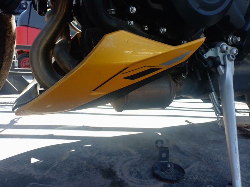 Recambio de quilla izquierda para triumph street triple 765 rs street triple 765 rs referencia OEM IAM   