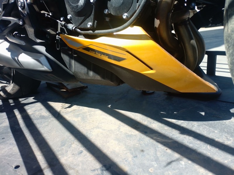 Recambio de quilla derecha para triumph street triple 765 rs street triple 765 rs referencia OEM IAM   
