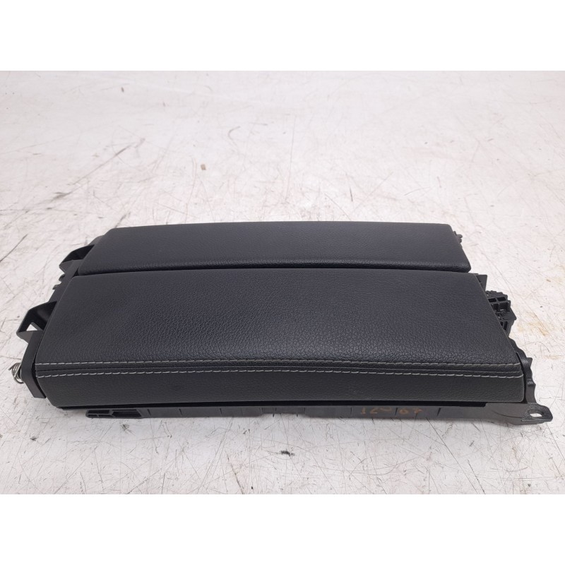 Recambio de apoyabrazos central para mercedes-benz clase b sports tourer (w247) b 200 d (247.012) referencia OEM IAM 1776806603 