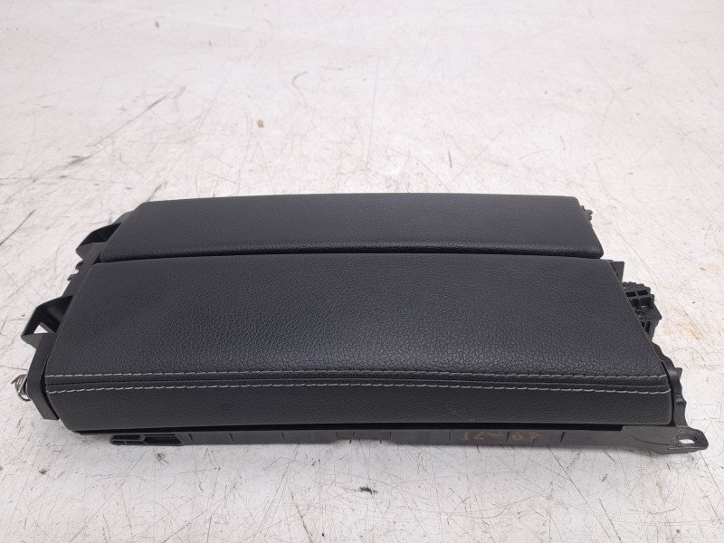 Recambio de apoyabrazos central para mercedes-benz clase b sports tourer (w247) b 200 d (247.012) referencia OEM IAM 1776806603 